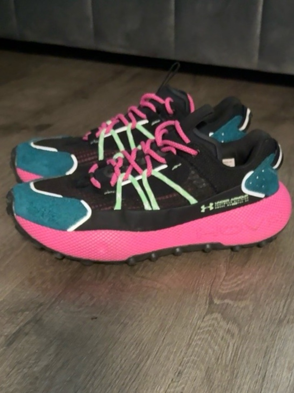 Under Armour Charged Women’s Trail Running Shoes Size 9 Teal Pink